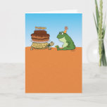 Cute and Funny Turtle and Frog Birthday Kaart<br><div class="desc">Deze schattige en grappige verjaardagskaart is voorzien van een schildpad dat een kikker een verjaardagstaart brengt. Het was het wachten waard!

Bedankt om dit originele ontwerp te kiezen door © Chuck Ingwersen en mij te steunen — een onafhankelijke kunstenaar! Ik post elke dag cartoons op Instagram: https://www.instagram.com/captainscratchy</div>