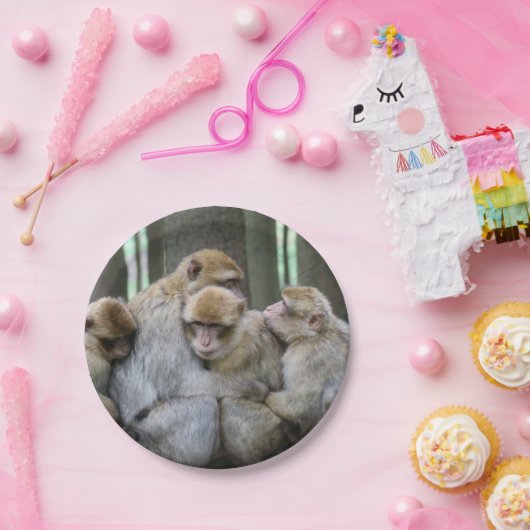 Cute Ape Family Group Hug Photography Papieren Bordje (Feest)