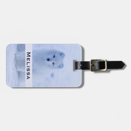 Cute Arctic Fox op Snowy Winter Background Bagagelabel (Voorkant horizontaal)