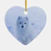 Cute Arctic Fox op Snowy Winter Background Keramisch Ornament (Voorkant)