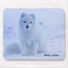 Cute Arctic Fox op Snowy Winter Background Muismat