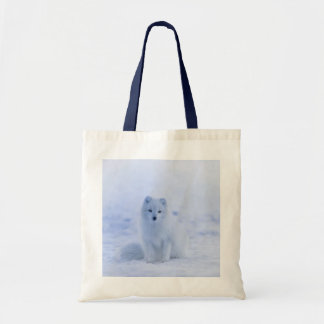 Cute Arctic Fox op Snowy Winter Background Tote Bag