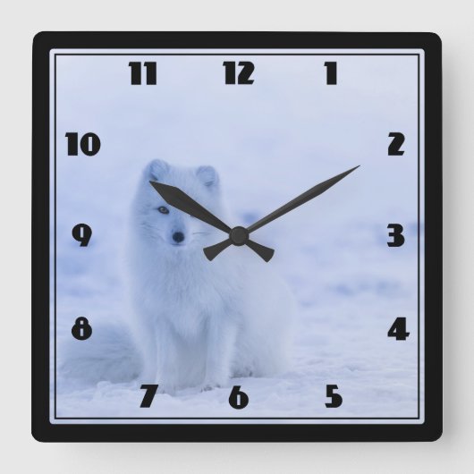 Cute Arctic Fox op Snowy Winter Background Vierkante Klok (Voorkant)