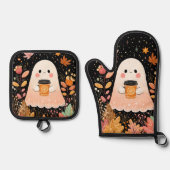 Cute Autumn Ghost with Pumpkin Coffee – Cozy Fall Ovenwant & Pannenlap Set (Voorkant)