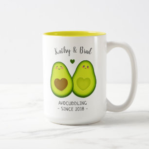 Cute Avocado Cuddle Gepersonaliseerd Gift voor hem Tweekleurige Koffiemok