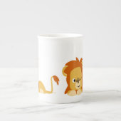 Cute Awake Cartoon Lion Porselein Kop (Voorkant)