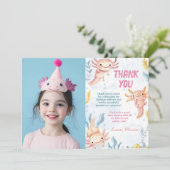 Cute Axolotl Roze Meisje Verjaardagsfoto  Bedankkaart (Staand voorkant)