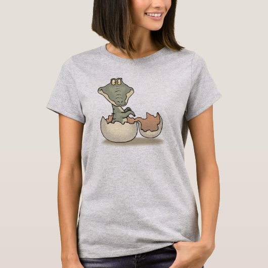 Cute Baby Alligator Cartoon Hatching uit Eggshell T-shirt (Voorkant)