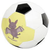 Cute baby bat vliegende cartoon illustratie voetbal (Drie kwart)