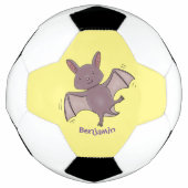 Cute baby bat vliegende cartoon illustratie voetbal (Voorkant)