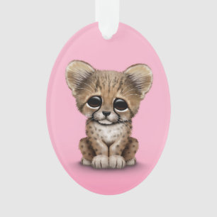 Cute Baby Cheetah Cub op Roze Ornament