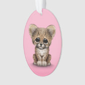 Cute Baby Cheetah Cub op Roze Ornament (voorkant)