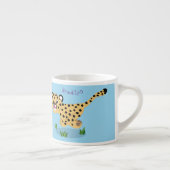 Cute baby cheetah draaiende cartoon illustratie espresso kop (Rechts)