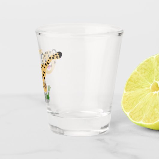 Cute baby cheetah draaiende cartoon illustratie shot glas (Rechts)