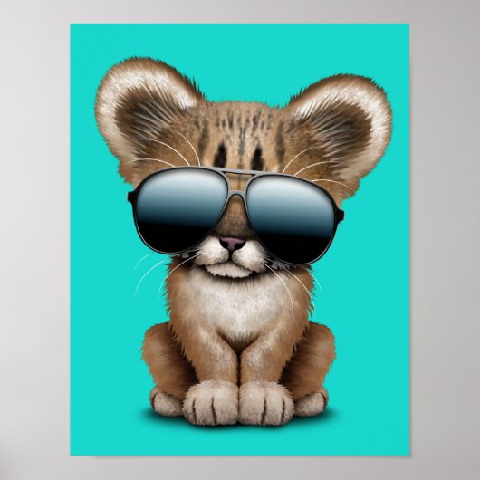 Cute Baby Cougar die zonnebrillen draagt Poster (Voorkant)