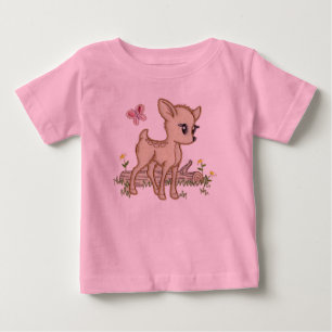 Cute Baby Deer in bossen met vlinder