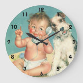 Cute Baby die op Puppy Dog van de Telefoon spreek Grote Klok (Voorkant)