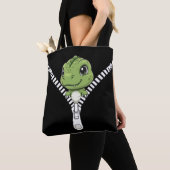 Cute baby dinosaurus Peek Tote Bag (Dichtbij)