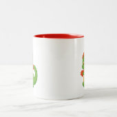 Cute Baby Dragon Holding Cup Two-Tone Mug Tweekleurige Koffiemok (Center)