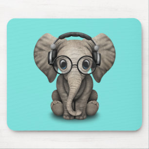 Cute Baby Elephant Dj met hoofdtelefoon en glas Muismat