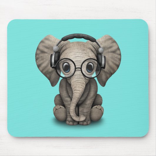 Cute Baby Elephant Dj met hoofdtelefoon en glas Muismat (Voorkant)