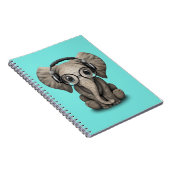 Cute Baby Elephant Dj met hoofdtelefoon en glas Notitieboek (Rechterzijde)