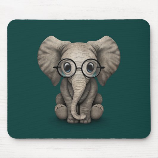 Cute Baby Elephant met leesbril Blauwgroen Muismat (Voorkant)