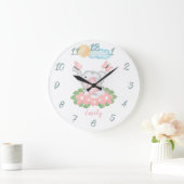 Cute Baby Elephant met roze bloemen Wall Clock Grote Klok (Huis)