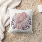 Cute Baby Elephant Sleeping with Leaves Kussen (Deken)