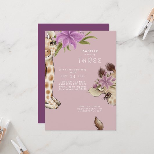 Cute Baby Giraffe Pink Birthday Party Invitation Kaart (Voorkant / Achterkant in situ)