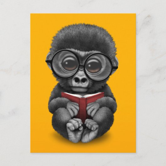 Cute Baby Gorilla Een boek lezen over Geel Briefkaart (Voorkant)