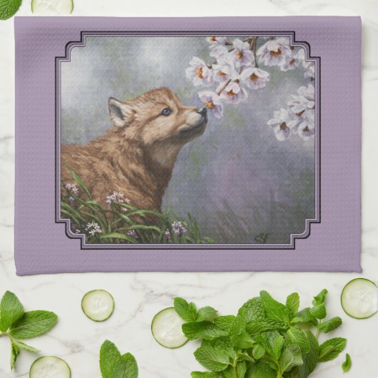 Cute Baby Gray Wolf Pup and Flowers Theedoek (Gevouwen)