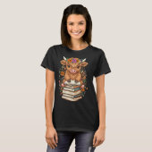 Cute Baby Highland Cow Reading Book Librarian Book T-shirt (Voorkant volledig)
