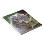Cute baby koala beer met moeder in een boom notitieblok (Schuin)