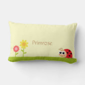 Cute Baby Ladybug met hartvlekken in een tuin Kussen (Achterkant)