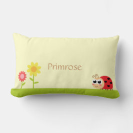 Cute Baby Ladybug met hartvlekken in een tuin Kussen