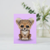 Cute Baby Leopard Cub op Paars  Briefkaart (Staand voorkant)