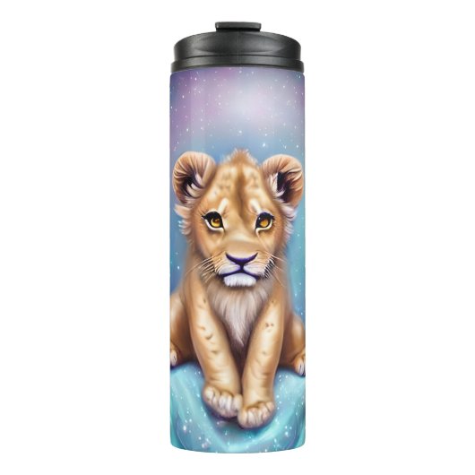 Cute Baby Lion Cub Snowy Background Thermosbeker (Voorkant)