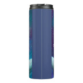 Cute Baby Lion Cub Snowy Background Thermosbeker (Achterkant)