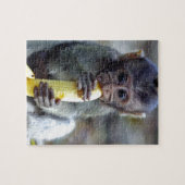 Cute baby macaque aap banana legpuzzel (Horizontaal)