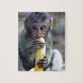 Cute baby macaque aap banana legpuzzel (Verticaal)