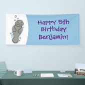 Cute baby manatee met bellenillustratie spandoek (Beurs)