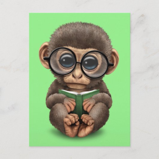 Cute Baby Monkey die een boek over groen leest Briefkaart (Voorkant)