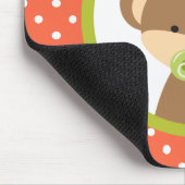 Cute Baby Monkey met een Pacifier op Polka Dots Muismat (Hoek)