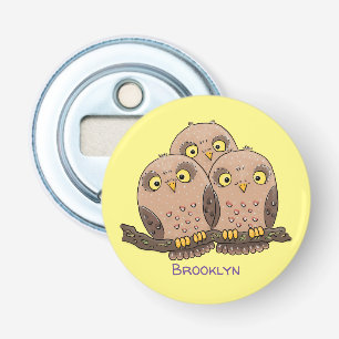 Cute baby owl trio cartoon illustratie button flesopener