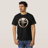 Cute Baby Panda Beer zwemt in een hok ramen T-shirt (Voorkant volledig)