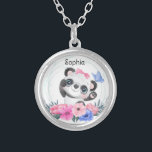 Cute Baby Panda Flower WreatCustom Name Zilver Vergulden Ketting<br><div class="desc">Het is heerlijk om Baby Panda met lint en bloemadem te kletsen. Geweldig geschenk voor panda-fan, panda-liefhebbers of iedereen die gek is op panda's! Een grappig en leuk panda cadeau voor elke keer. Eenvoudige aanpassing van de naam en het lettertype van uw prinses met behulp van de knop "Personalisatie". U...</div>