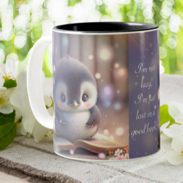 Cute Baby Penguin Reading Book Funny Quote Tweekleurige Koffiemok