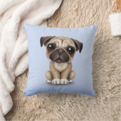 Cute Baby Pug Puppy Dog op Light Blue Kussen (Deken)