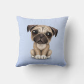 Cute Baby Pug Puppy Dog op Light Blue Kussen (Achterkant)